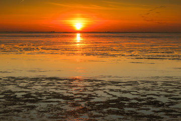 Obraz premium Sunset over the watt of the North Sea - photographed near Greetsiel, Germany