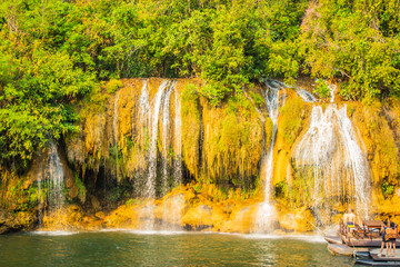 Fototapeta na wymiar Sai Yok Yai waterfall at Kanchanaburi in thailand