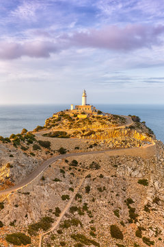Mallorca Cap Formentor Landschaft Natur Leuchtturm Meer Hochformat Textfreiraum Copyspace Balearen Reise Reisen Spanien