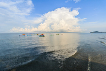 Fototapeta premium Sandy beaches and colorful fishing boats