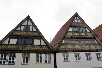 Historisches Fachwerkhaus mit reich verziertem Schmuckgiebel