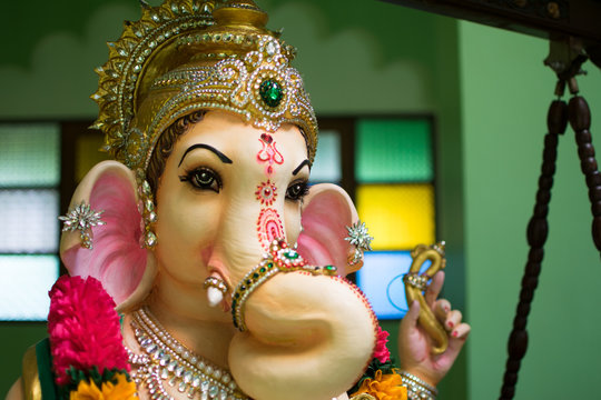 Ganesh Greeting showing photograph of lord ganesha idol