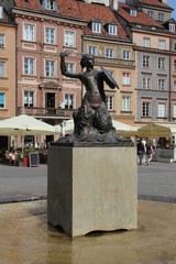 Statue of a Mermaid (Syrenka Warszawska), the symbol of Warsaw on the Old Town Square in Warsaw, Poland © SylwiaMoz