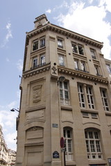 Fototapeta premium Immeuble ancien du quartier de la Plaine Monceau à Paris