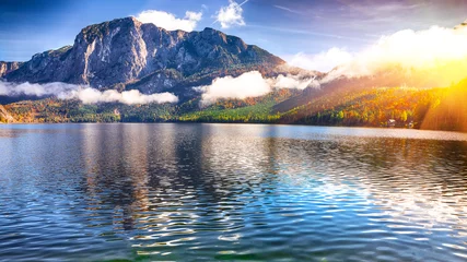 Foto op Plexiglas Zonnige ochtend op het meer Altausseer See Alpen Oostenrijk Europa © pilat666