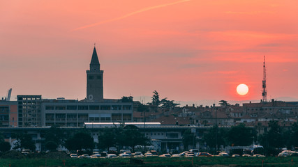 Fototapeta premium Sunrise above a city
