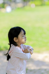 リラックスする女の子