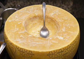 The Big Circle Cheese For Restaurant.