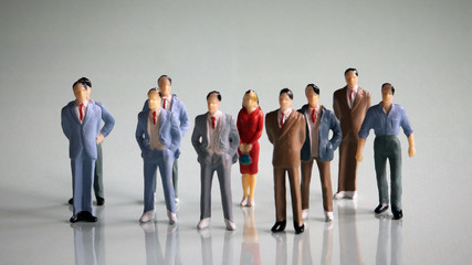 A&nbsp;miniature&nbsp;woman&nbsp;and&nbsp;many&nbsp;miniature&nbsp;men.