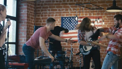 Solo Guitarist fights with bass guitarist during rehearsal