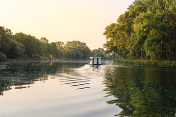 Hausboot auf der Havel bei Hohennauen
