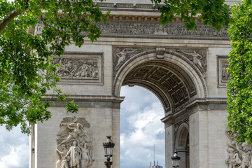 Fototapeta na wymiar arc de triomphe gate in paris