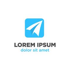 Naklejka premium Travel Logo with paper plane symbol