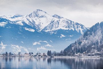 Winter landscape on the beautiful lake Zell am See. Austria - 207603938