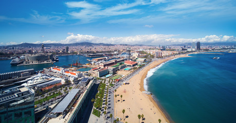Fototapeta premium Barcelona beach and barcelona city