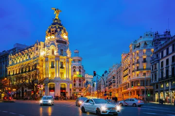 Fototapete Madrid Car and traffic lights on Gran via street