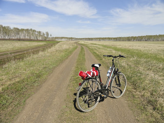 Fototapeta na wymiar Traveling by bike through fields and forests