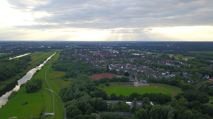 Drohne Sonnenuntergang am Horizont