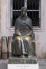 Statue of Croatian writer Marin Drzic, 1508-1567, Luza Square in the Old Town of Dubrovnik, Croatia - obrazy, fototapety, plakaty