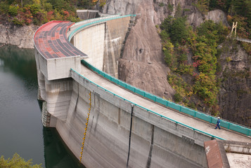 アーチ式ダムの堤体