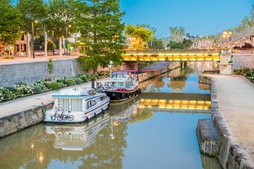 Narbonne la nuit, Aude, Occitanie, France.