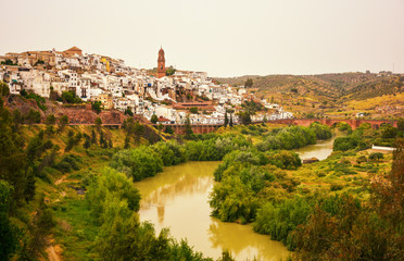 Fototapeta na wymiar Montoro y el río Guadalquivir, Córdoba, turismo por Andalucía, España