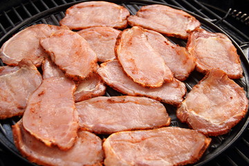 rohe Minutensteaks auf dem Grill