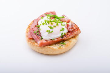 Egg benedict delish food, crispy bacon