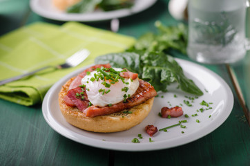 Egg benedict delish food, crispy bacon