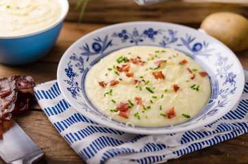 Mashed potatoes, fresh herb and crispy bacon in