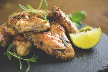 Fried chicken wings with herbs
