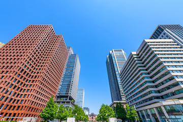 Fototapeta na wymiar 初夏の高層ビル群 High-rise building in Tokyo