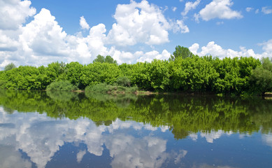 Flusslandschaft in Frankreich