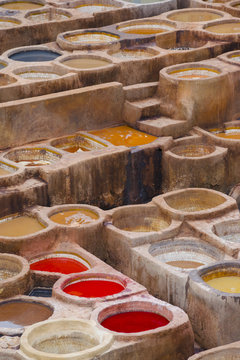 Painting the leather in Fez