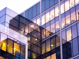 Photo sur Plexiglas construction de la ville Gratte-ciel d& 39 immeuble de bureaux de Londres, travail et réunion