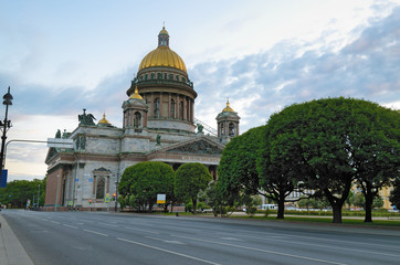 Fototapeta na wymiar View of St. Isaac's Cathedral in the morning.