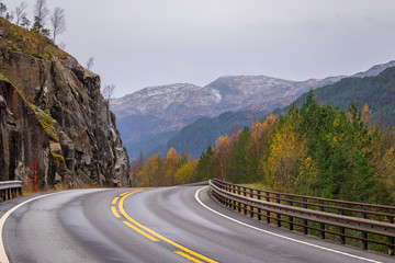 Naklejka premium Mountain road Norway road trip at fall