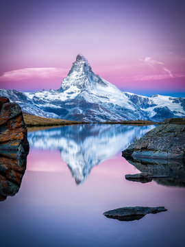 Matterhorn und Stellisee bei Zermatt in der Schweiz