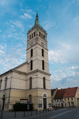 Fototapeta na wymiar Rynek w Sławie. Kościół św. Michała Archanioła