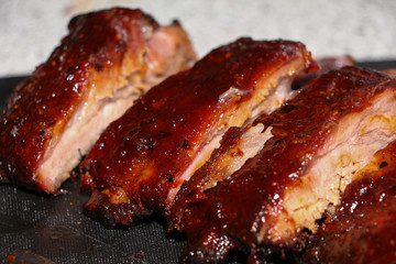 costine di maiale ribs laccatura salsa barbecue porzionate golosissime 