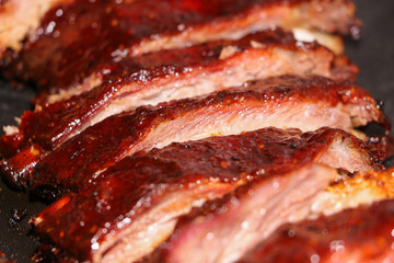 costine di maiale ribs laccatura salsa barbecue porzionate golosissime 