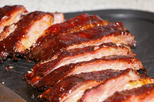 costine di maiale ribs laccatura salsa barbecue porzionate golosissime 