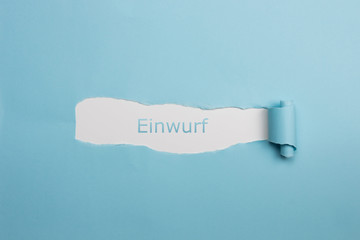 Schrift Einwurf auf gerissenen Papier