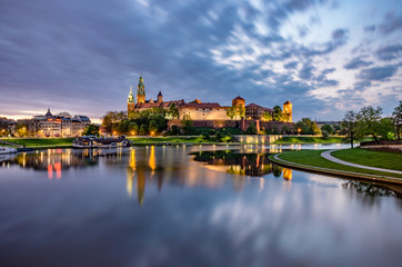 Fototapeta Wawel Castle in Krakow, Poland, seen from the Vistula boulevards in the morning obraz