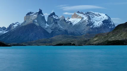 Photo sur Plexiglas Cuernos del Paine Crépuscule au Lago Pehoe, parc national Torres del Paine, Patagonie, Chili. À gauche Cuernos del Paine, au milieu Torres del Paine, à droite Cerro Almirante Nieto