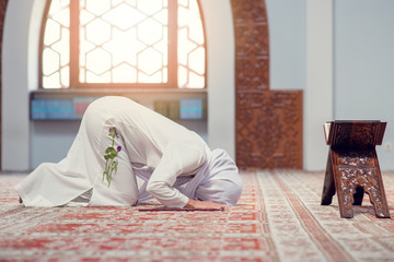 Young beautiful Muslim Woman Praying In Mosque © FS-Stock