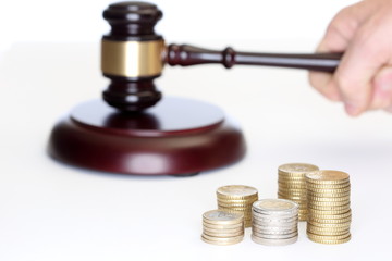 Geldmünzen mit Auktionssymbol