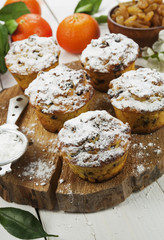 Mandarin muffins with raisin