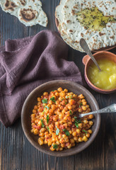 Bowl of chana masala with flatbread