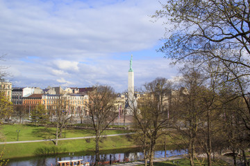 Obraz premium A beautiful view of the Freedom Monument in Vermanes Garden, Riga, Latvia